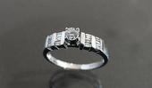 Anillo de compromiso de oro blanco