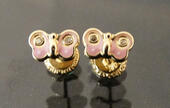 Aretes de bebé mariposa con esmalte